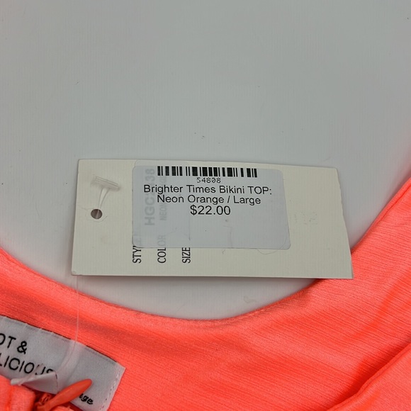 HOT & DELICIOUS Bikini top - Picture 2 of 6